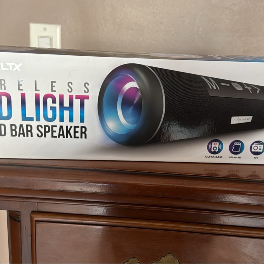 Wireless LED speaker